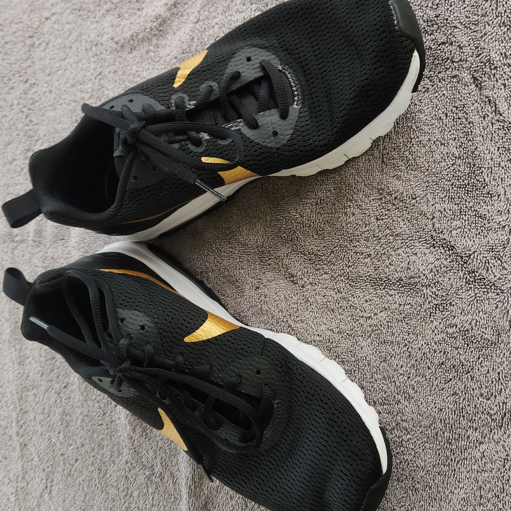 Nike Black and Gold Women's Athletic Sneakers, Size 10, Gently Worn
